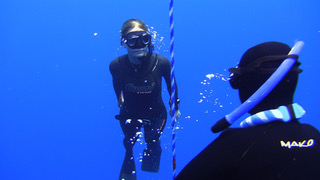 Freedive swim to the surface
